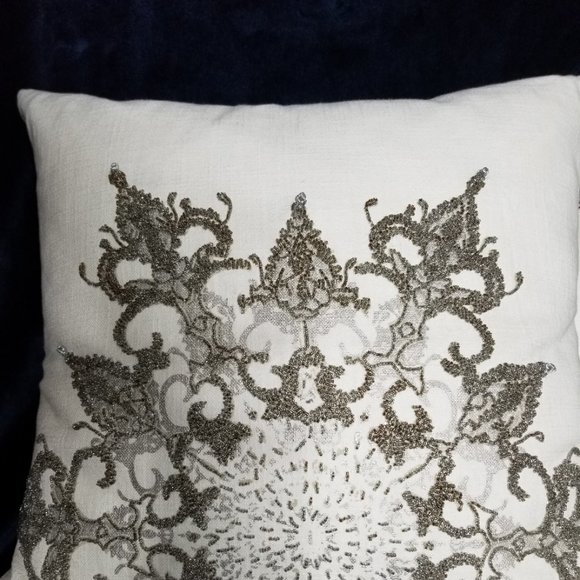 Decorative pillow - Picture 1 of 7